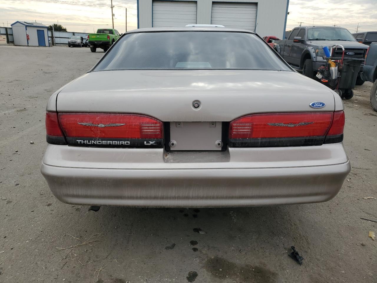 Lot #2912058640 1994 FORD THUNDERBIR