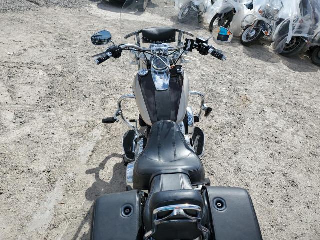 2018 HARLEY-DAVIDSON FLDE DELUX 1HD1YCJ11JC044724