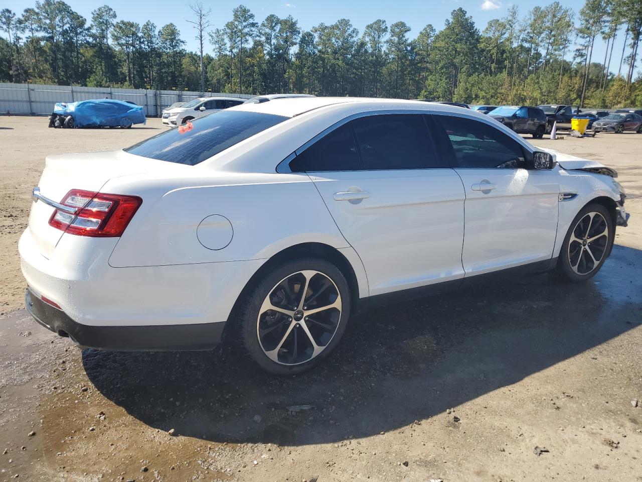 Lot #2972236183 2015 FORD TAURUS SEL