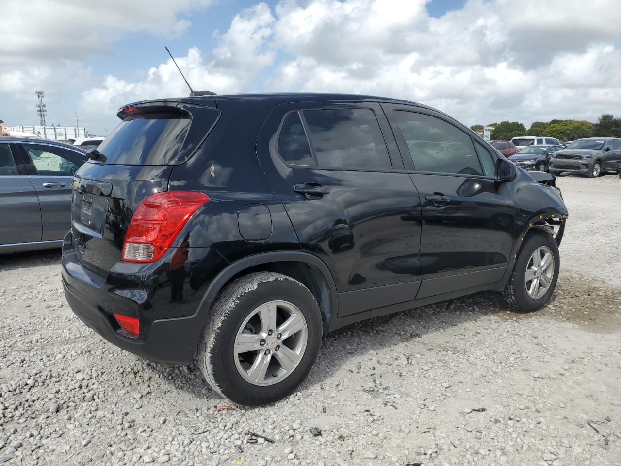 Lot #2981365648 2022 CHEVROLET TRAX LS