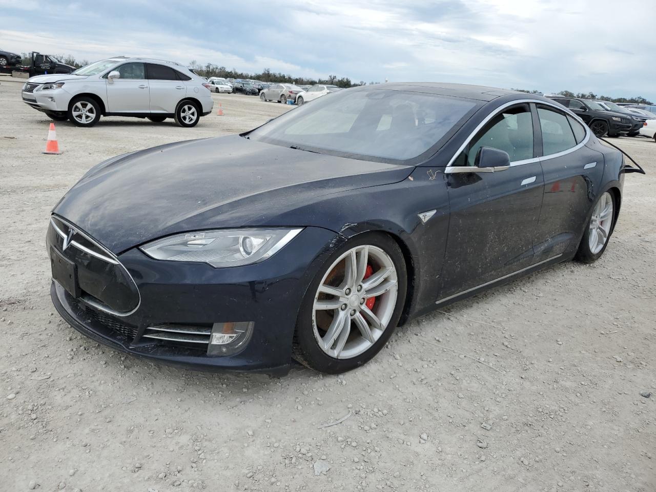 Lot #2990733991 2014 TESLA MODEL S