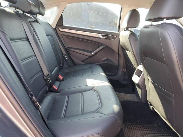 2017 VOLKSWAGEN PASSAT R-L - 1VWDT7A34HC077780