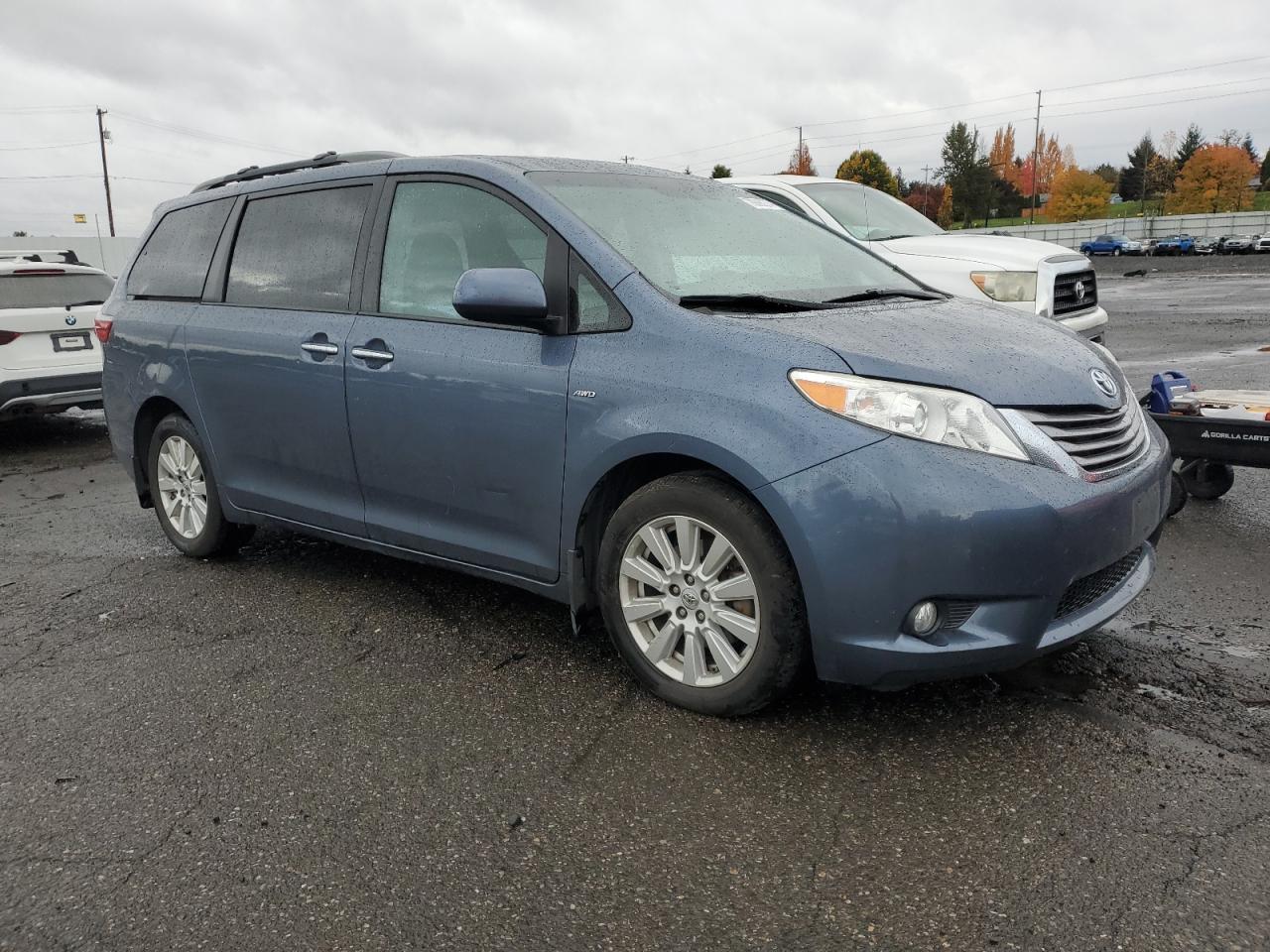 Lot #2977114142 2017 TOYOTA SIENNA XLE