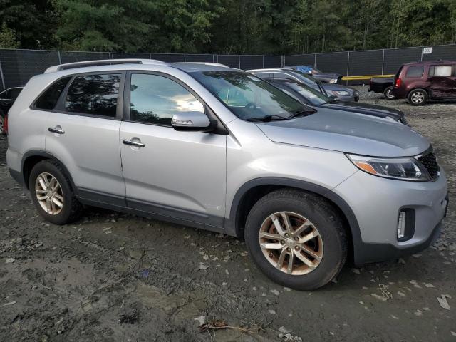 VIN 5XYKT4A68FG590672 2015 KIA Sorento, LX no.4