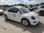 VOLKSWAGEN NEW BEETLE photo