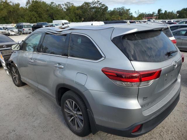 VIN 5TDJZRFH2HS520589 2017 Toyota Highlander, SE no.2