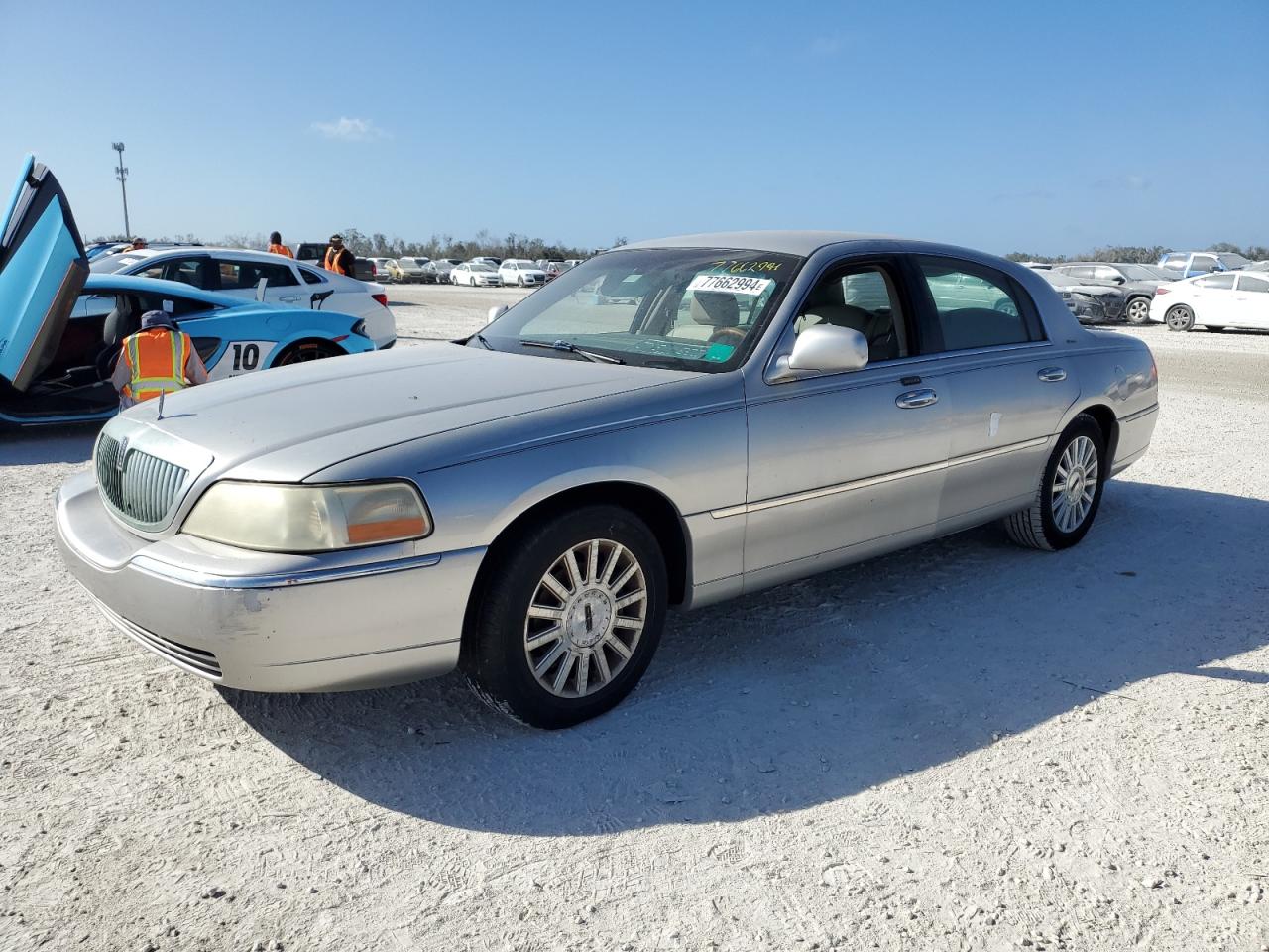 Lot #3045937280 2004 LINCOLN TOWN CAR U