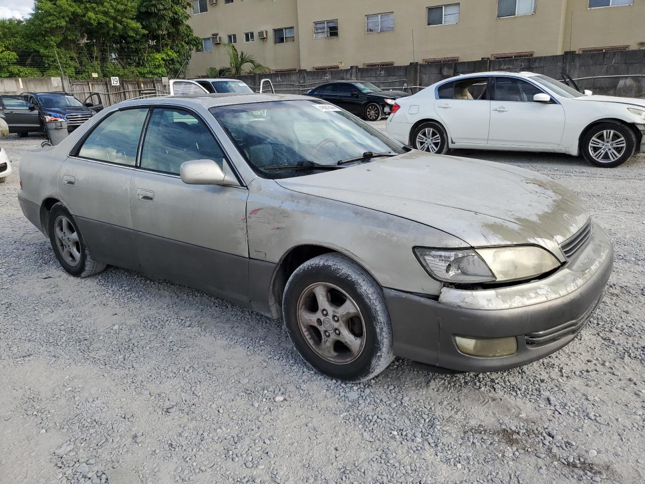 Lot #2969904965 2000 LEXUS ES 300