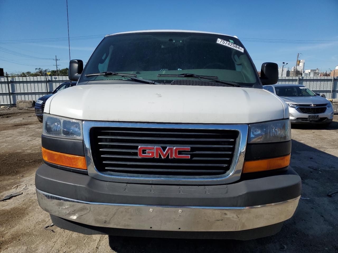 Lot #2926292497 2017 GMC SAVANA G25