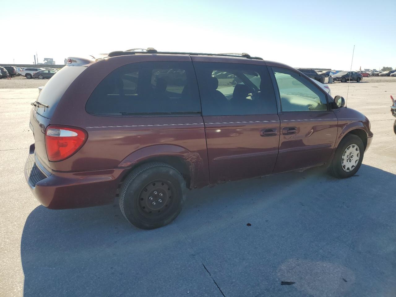 Lot #3025773300 2003 CHRYSLER TOWN AND C