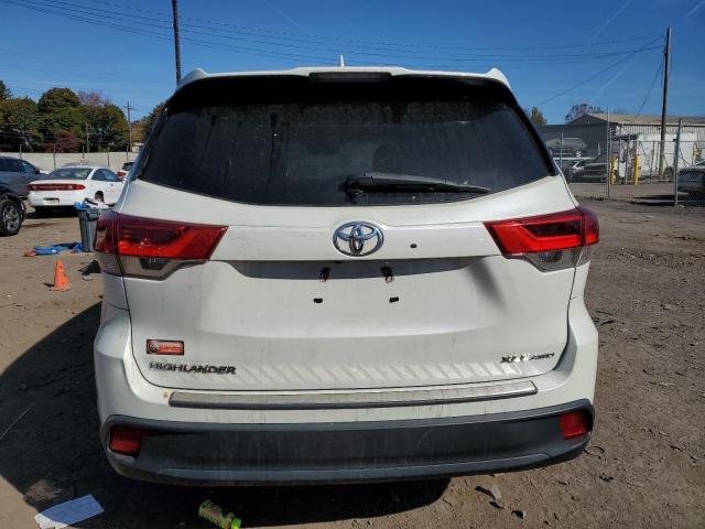 VIN 5TDJZRFH3JS529064 2018 Toyota Highlander, SE no.6