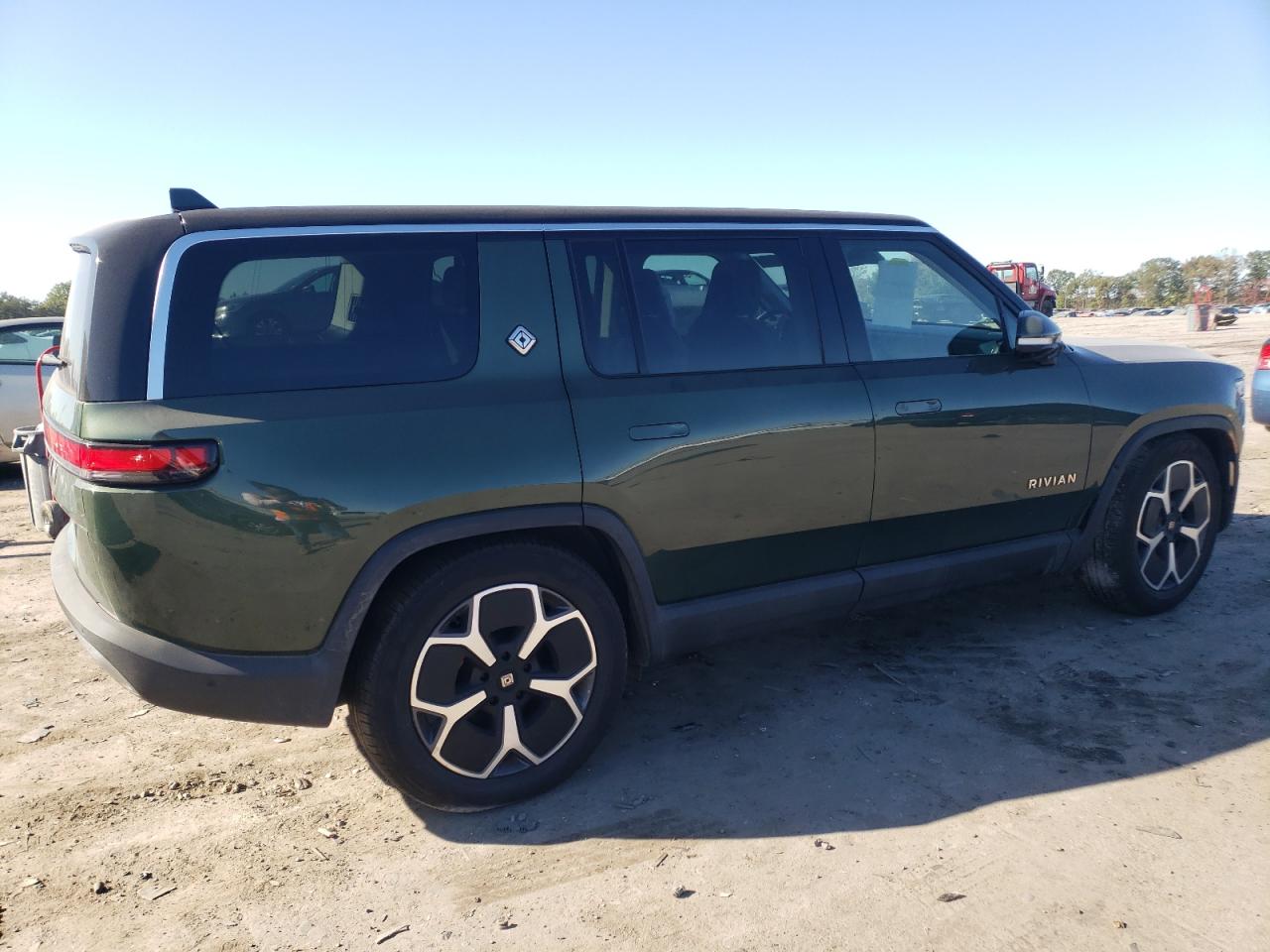 Lot #2978865940 2023 RIVIAN R1S ADVENT