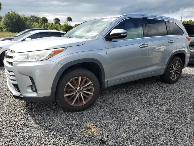 VIN 5TDKZRFH7HS513982 2017 Toyota Highlander, SE no.1