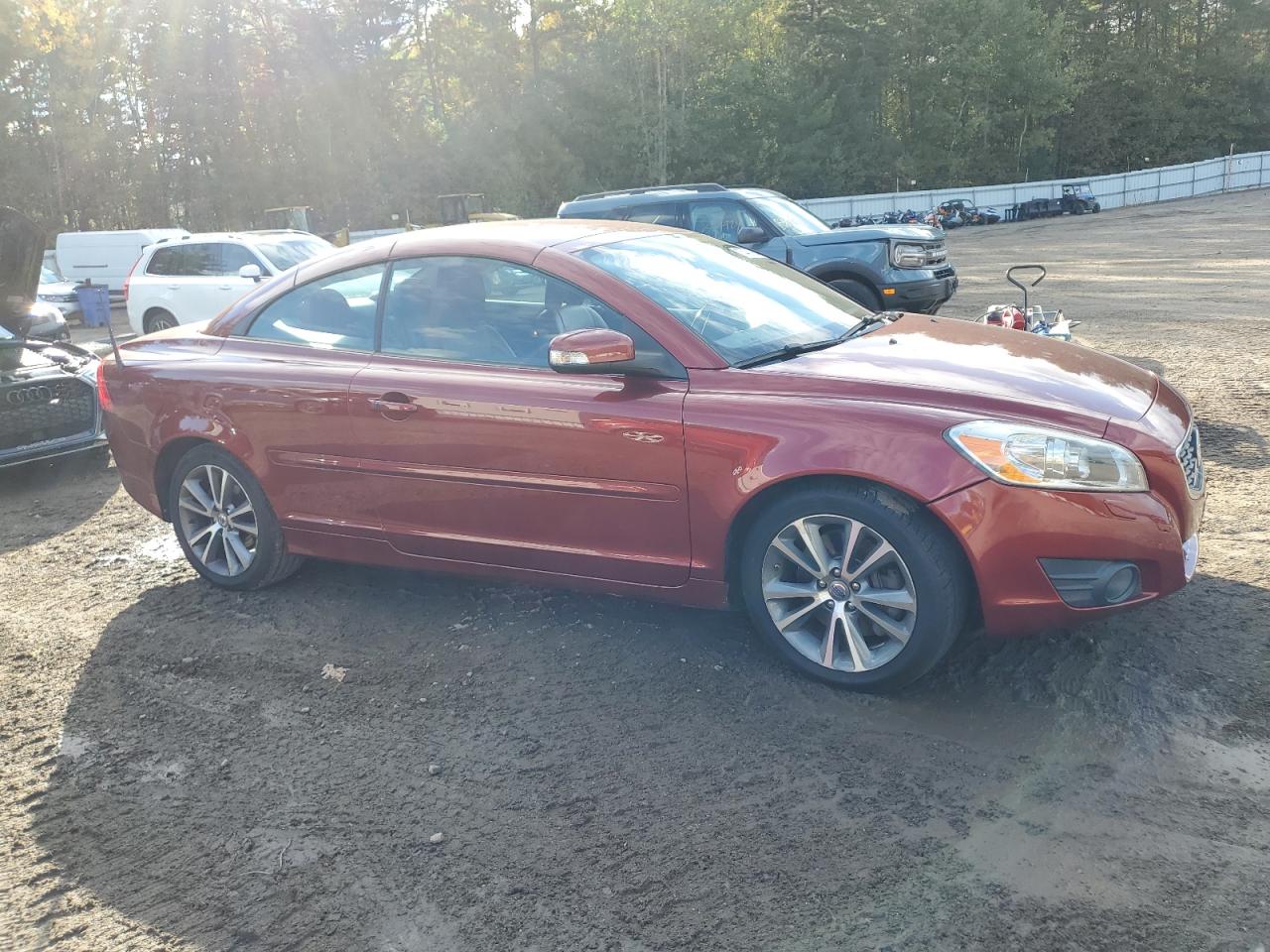 Lot #2952665233 2011 VOLVO C70 T5