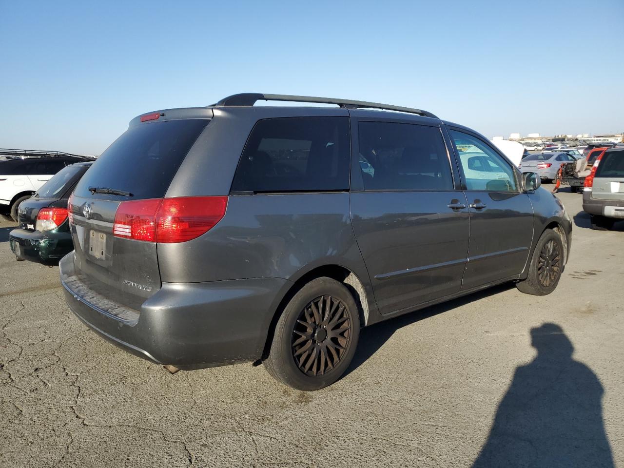 Lot #3028325853 2005 TOYOTA SIENNA XLE