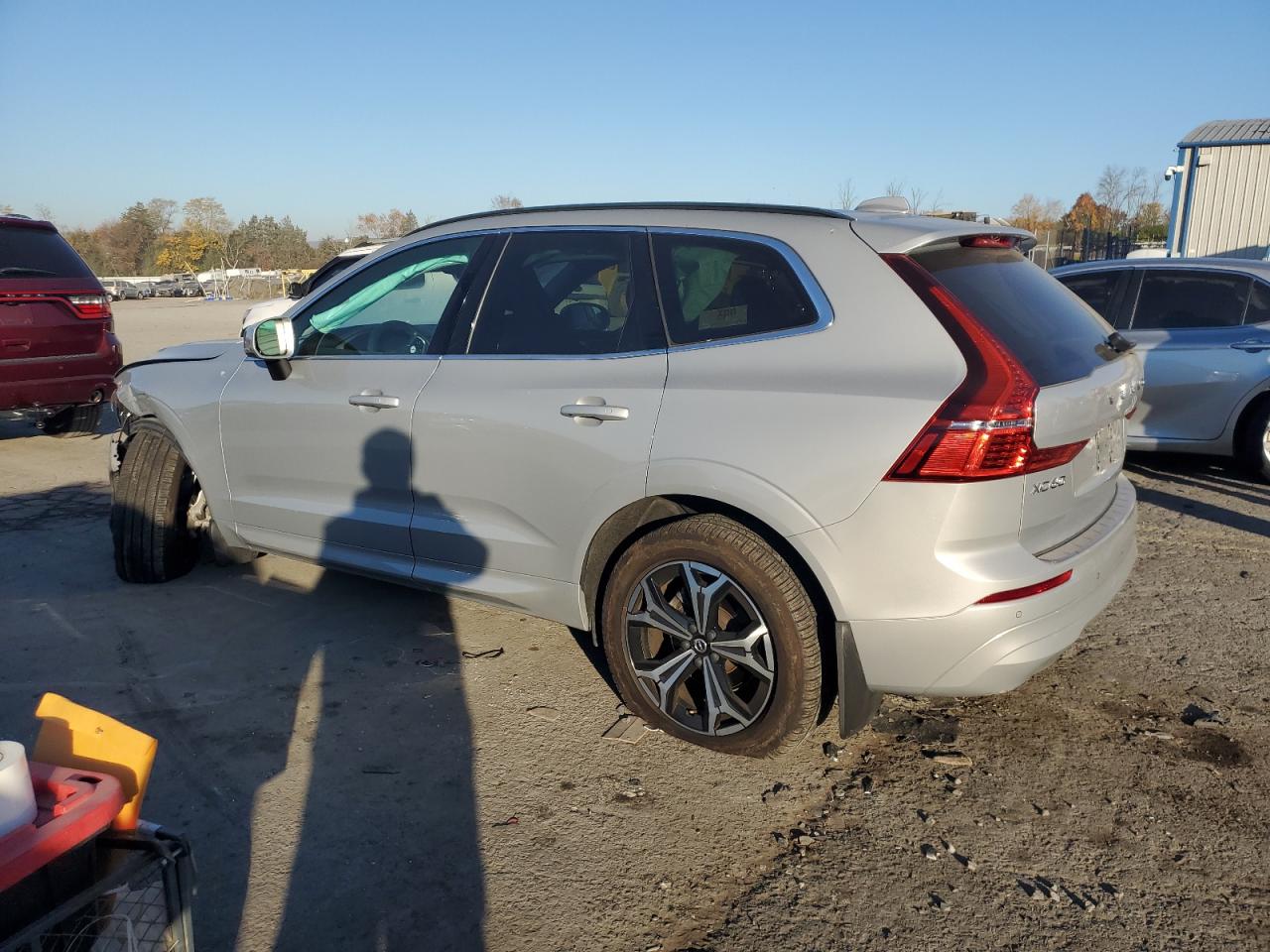 Lot #2986908836 2022 VOLVO XC60 B5 MO