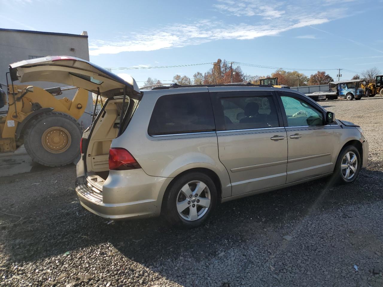 Lot #2954906154 2009 VOLKSWAGEN ROUTAN SE