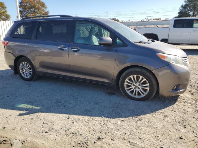 VIN 5TDYK3DC9FS664998 2015 Toyota Sienna, Xle no.4