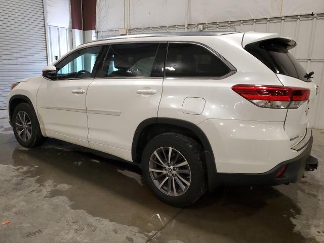 VIN 5TDJZRFH5HS386631 2017 Toyota Highlander, SE no.2