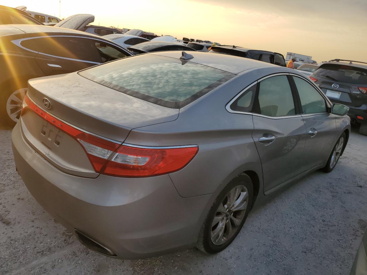 Lot #2991007202 2012 HYUNDAI AZERA GLS