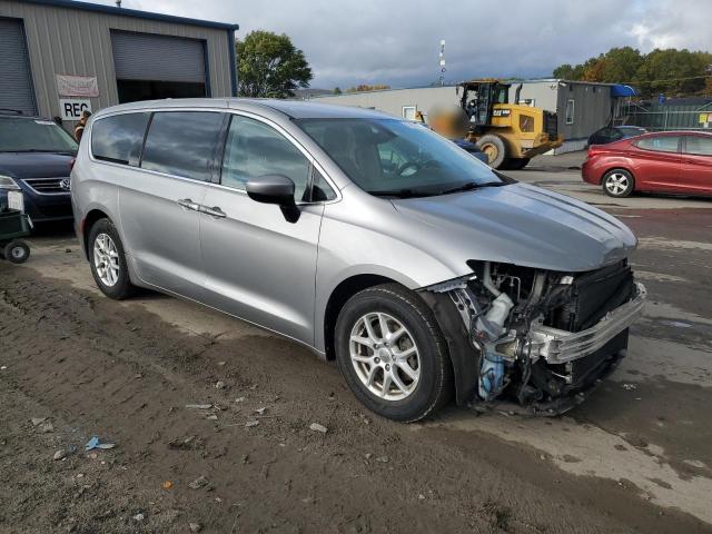 VIN 2C4RC1DG4HR522563 2017 Chrysler Pacifica, Touring no.4