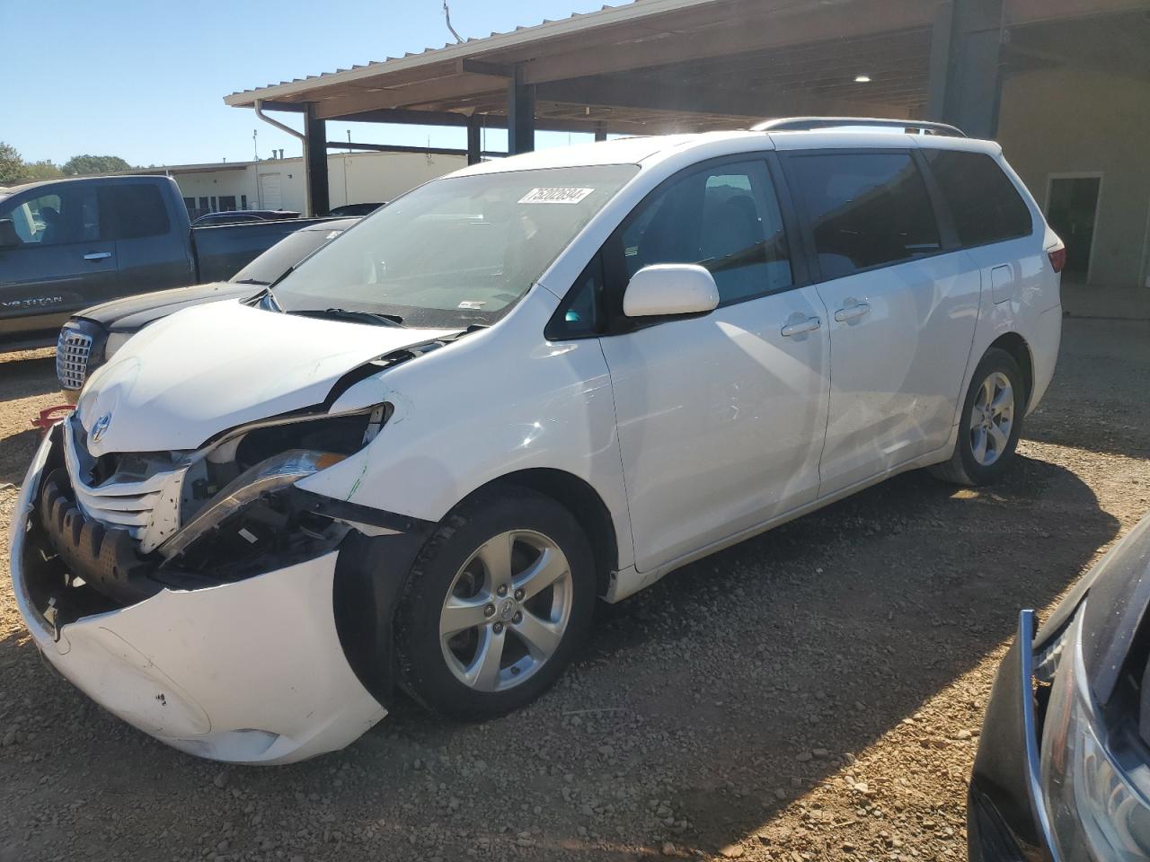 Lot #2952452390 2015 TOYOTA SIENNA LE