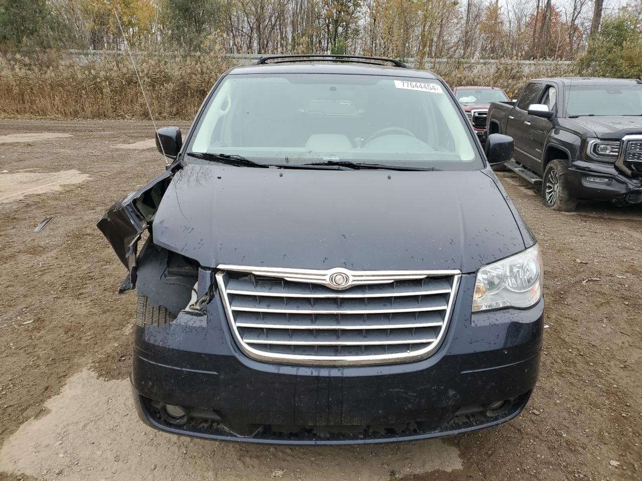 Lot #2952936771 2010 CHRYSLER TOWN & COU