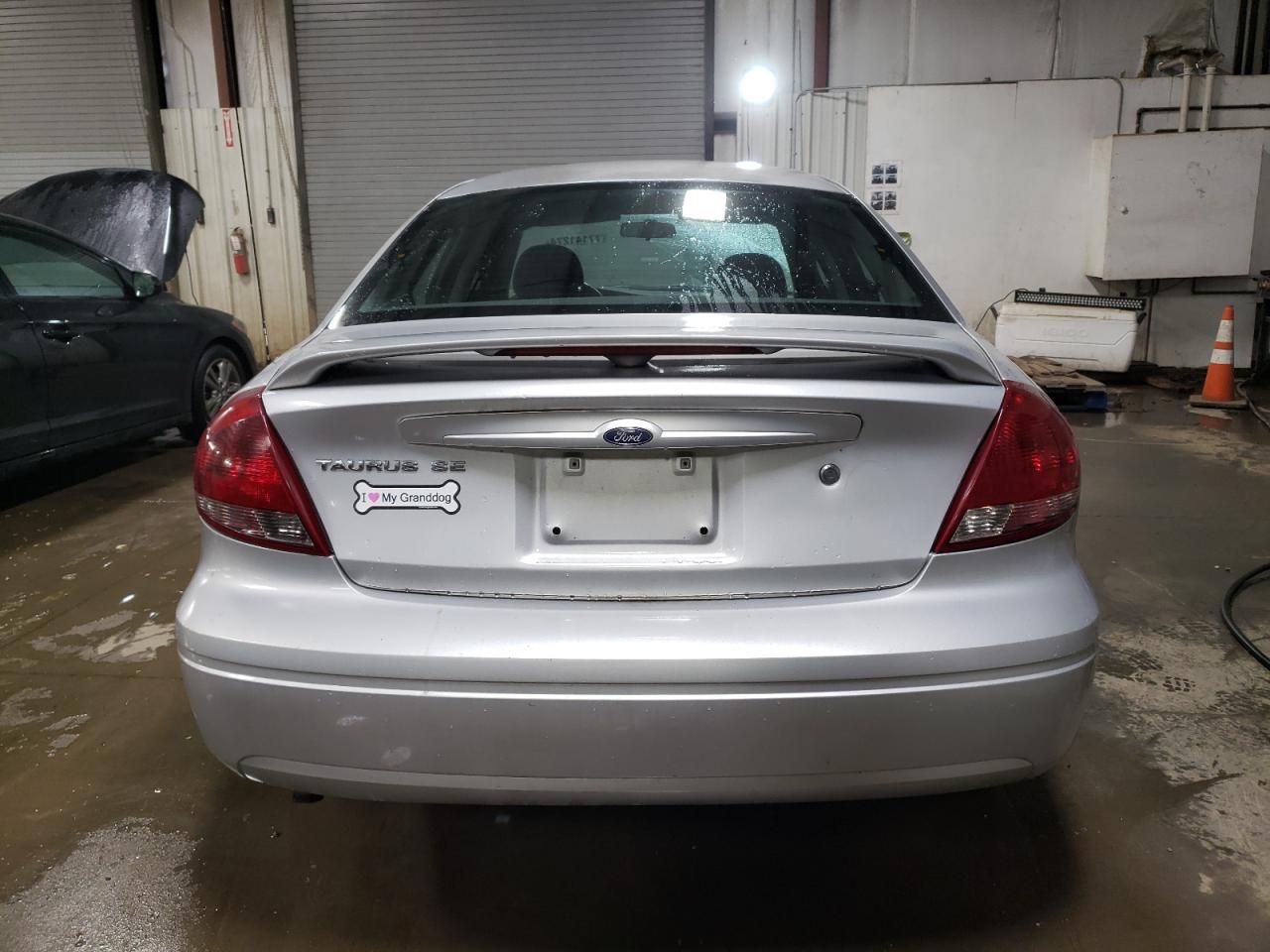 Lot #2947526811 2005 FORD TAURUS SE