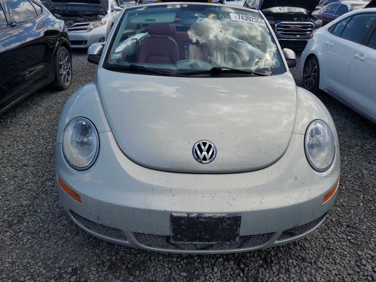 Lot #2926439290 2009 VOLKSWAGEN NEW BEETLE