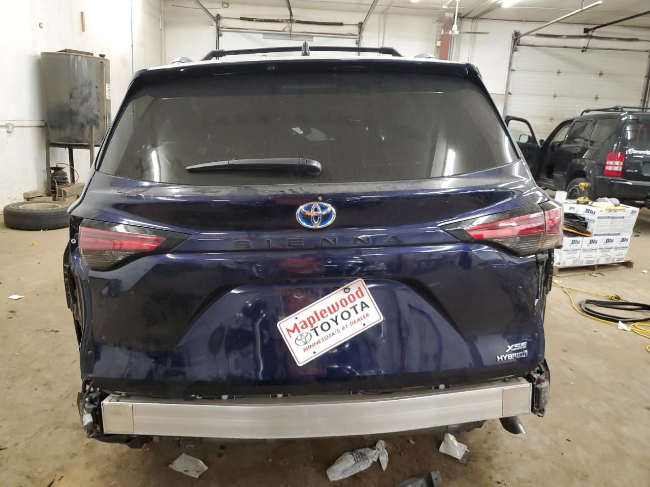 Lot #2988985525 2022 TOYOTA SIENNA XSE