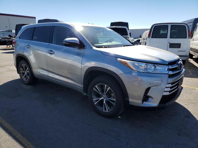 VIN 5TDBZRFH4JS847375 2018 Toyota Highlander, LE no.4