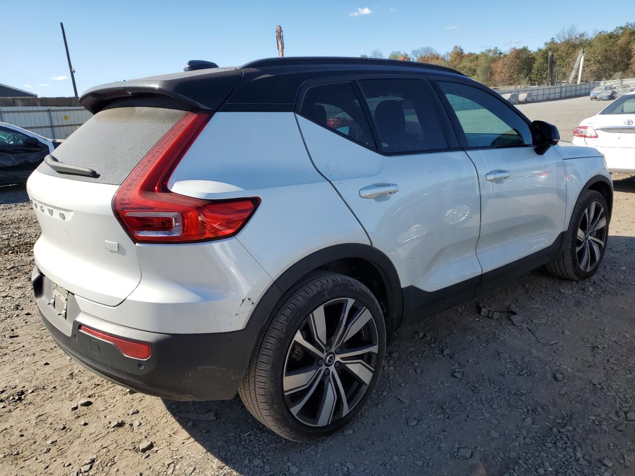 Lot #2940539467 2022 VOLVO XC40 P8 RE