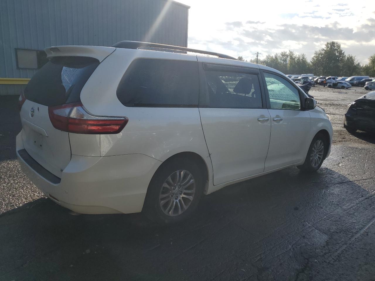 Lot #2991791150 2015 TOYOTA SIENNA XLE