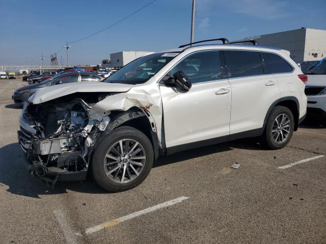 VIN 5TDJZRFH2KS597941 2019 Toyota Highlander, SE no.1