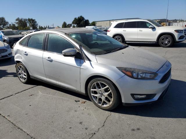 VIN 1FADP3F25FL294709 2015 Ford Focus, SE no.4