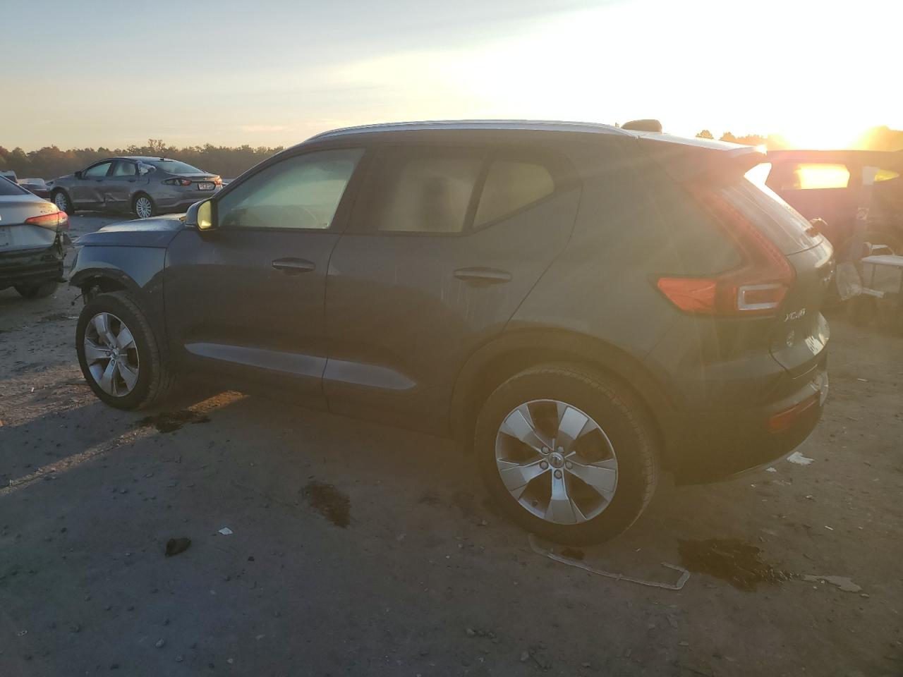 Lot #3028635950 2021 VOLVO XC40 T4 MO