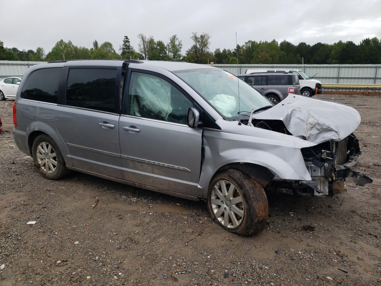 Lot #2919195853 2015 CHRYSLER TOWN & COU