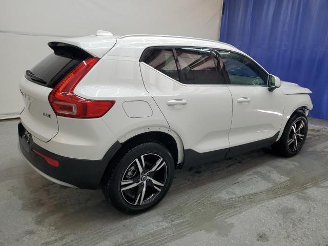 VOLVO XC40 CORE 2025 white  gas YV4L12UJ3S2473842 photo #4