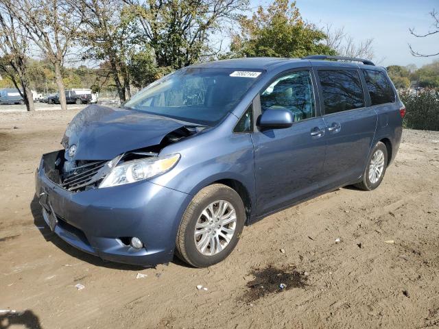 TOYOTA SIENNA XLE 2017 blue  gas 5TDYZ3DC6HS824687 photo #1