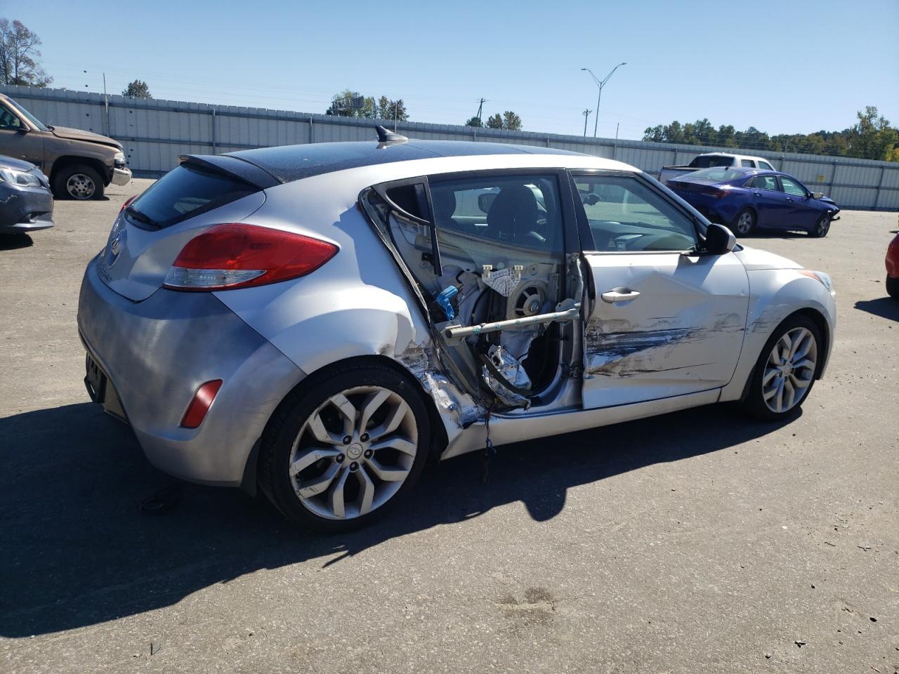 Lot #2912038661 2013 HYUNDAI VELOSTER