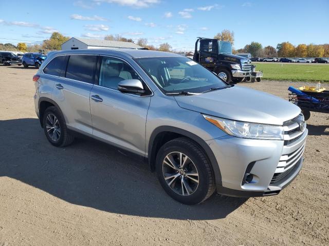 VIN 5TDZARFH5KS061110 2019 Toyota Highlander, LE no.4