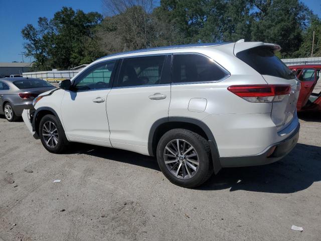 VIN 5TDJZRFH3HS433834 2017 Toyota Highlander, SE no.2