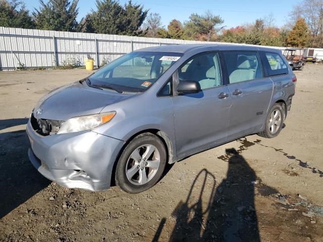 2013 TOYOTA SIENNA 2013