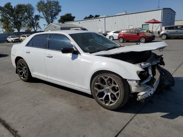 VIN 2C3CCAAG3JH340914 2018 Chrysler 300, Touring no.4