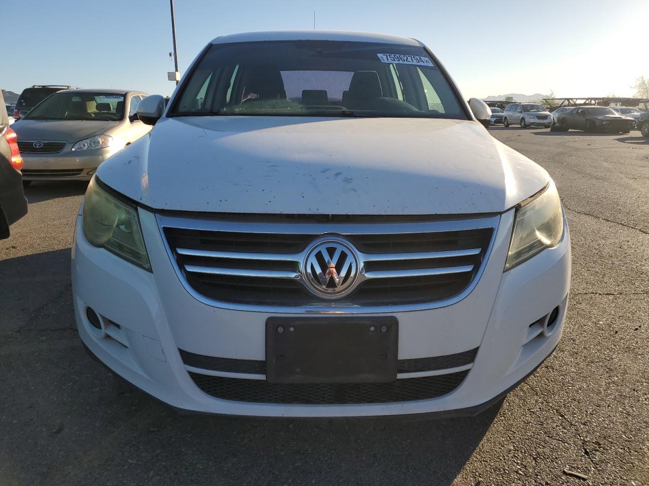 Lot #2907210606 2010 VOLKSWAGEN TIGUAN S