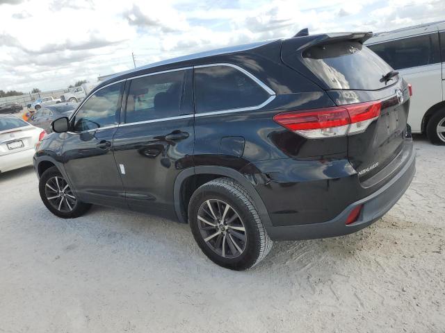 VIN 5TDKZRFH4JS263056 2018 Toyota Highlander, SE no.2