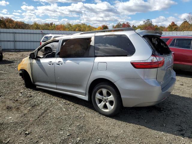 VIN 5TDKZ3DC0JS919757 2018 Toyota Sienna, LE no.2