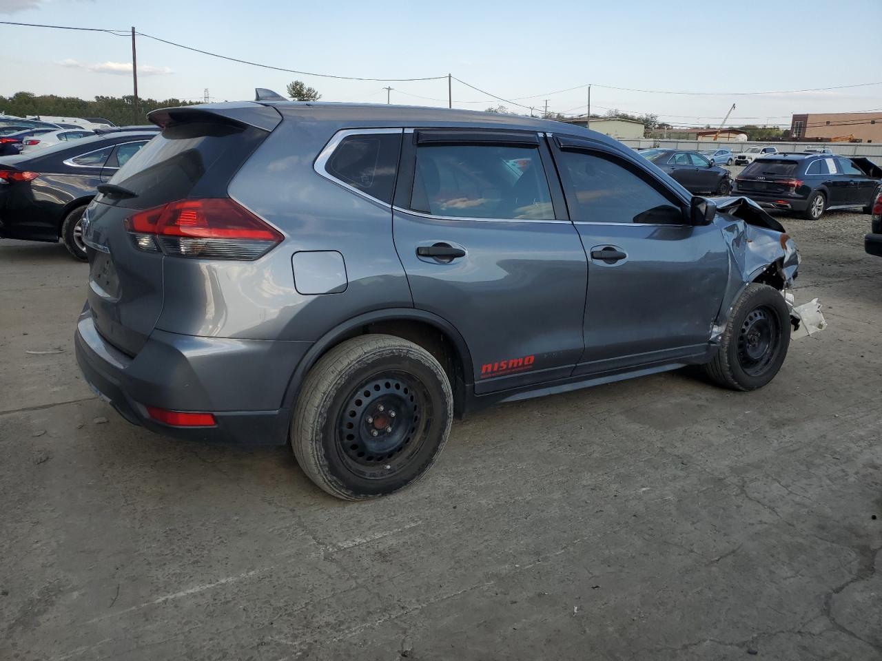 NISSAN ROGUE S 2018 gray  gas JN8AT2MTXJW452343 photo #4