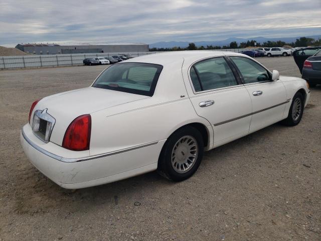 LINCOLN TOWN CAR C 1999 white  gas 1LNHM83W3XY641818 photo #4