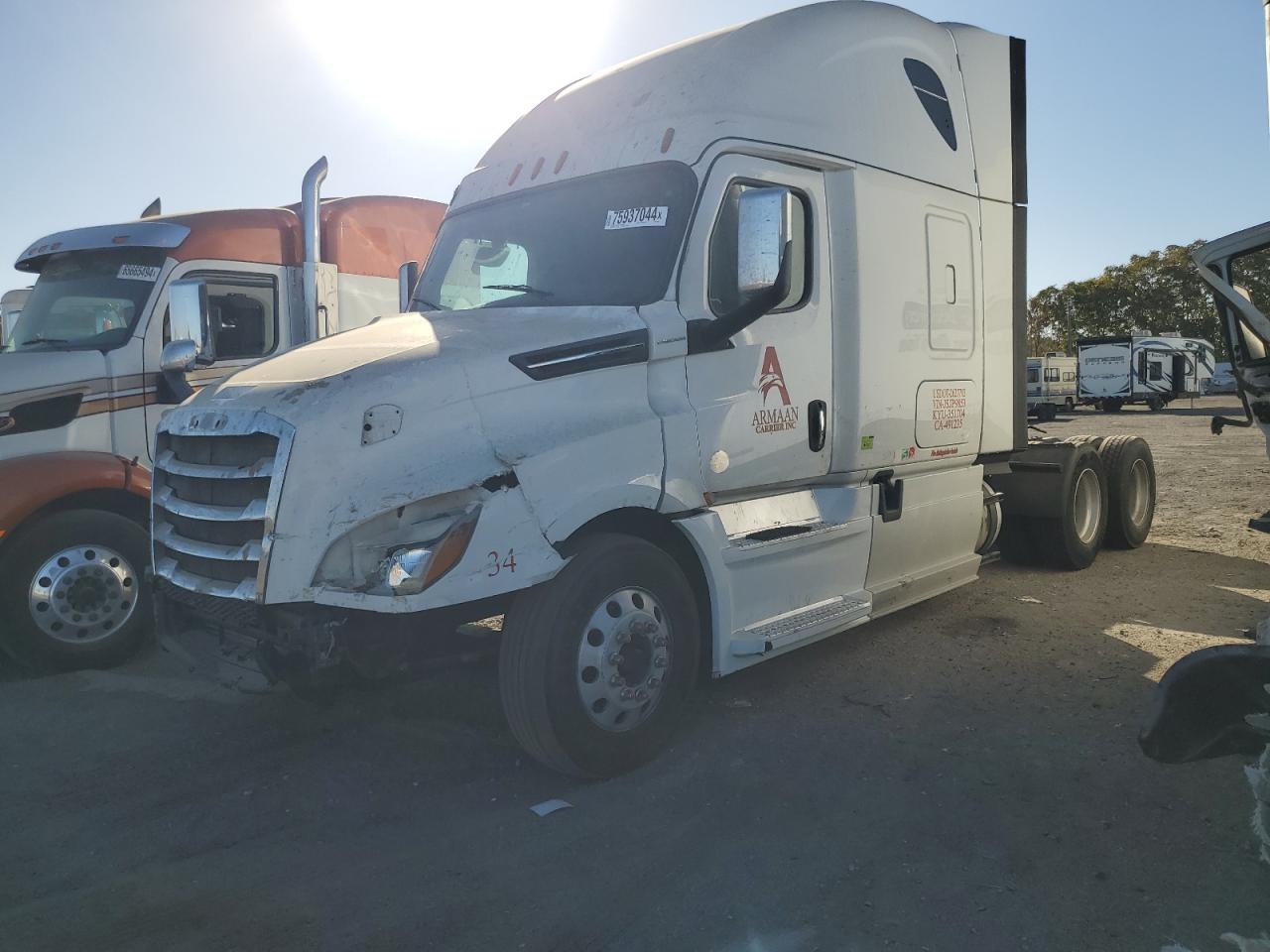 Lot #2989328617 2018 FREIGHTLINER CASCADIA 1